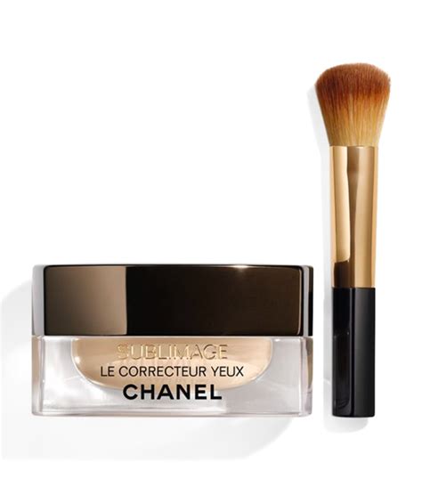 chanel le correcteur yeux.